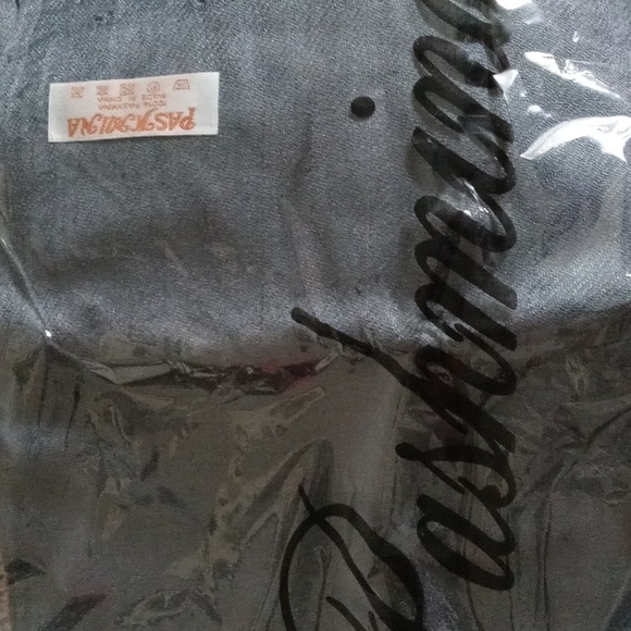 Pashmina Scarf/Wrap - Picture 2 of 2